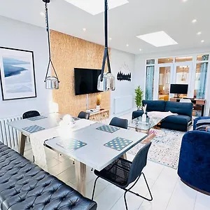  Holiday home Greatwest House